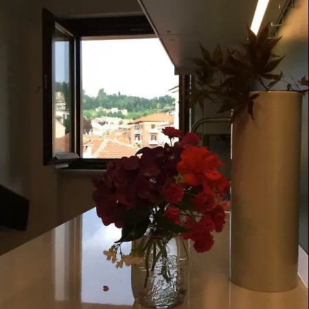 Tra La Collina E Il Fiume *